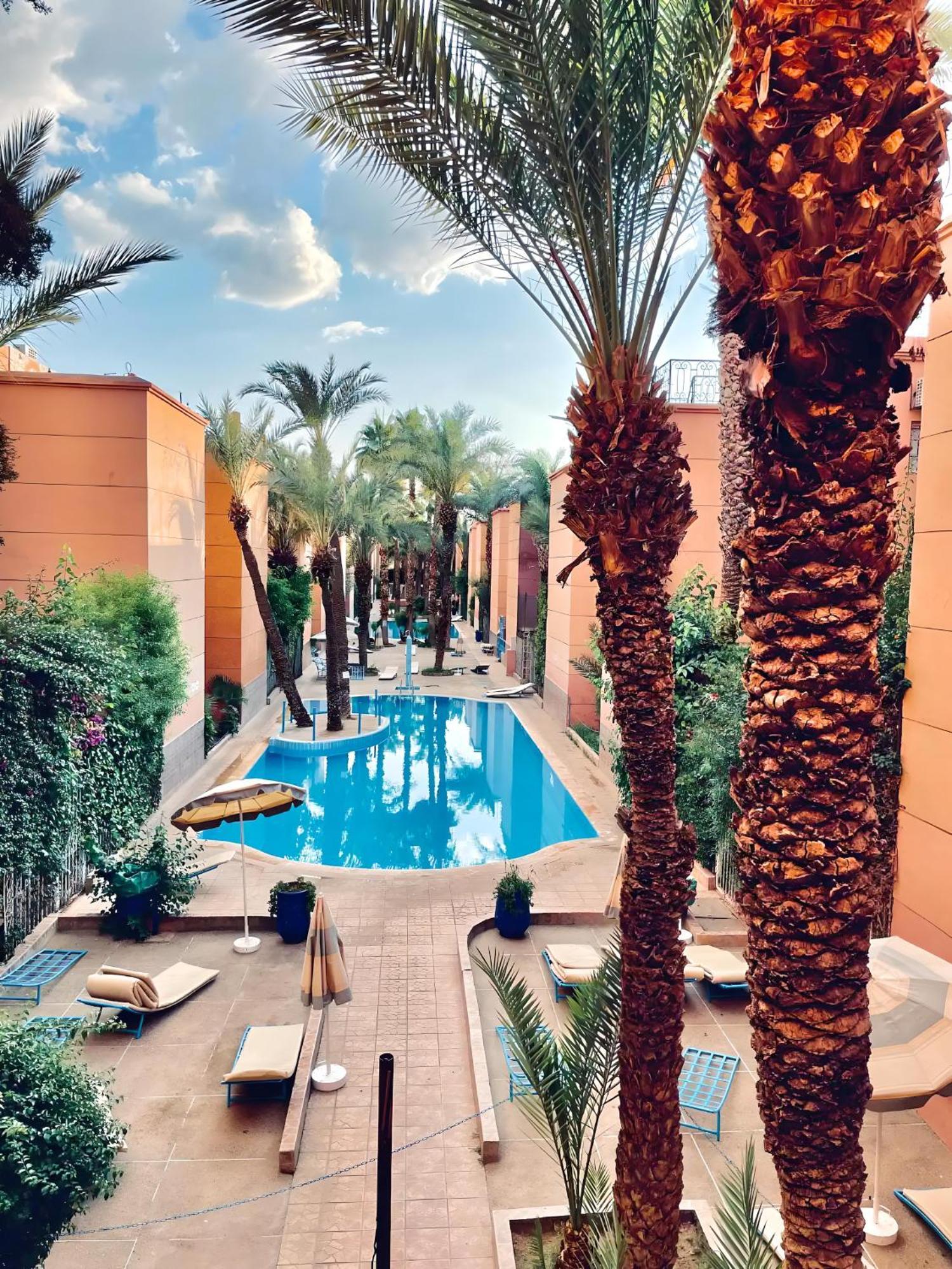 Tres Beau Riad A Marrakech Avec Piscines Marrakesh Exterior photo